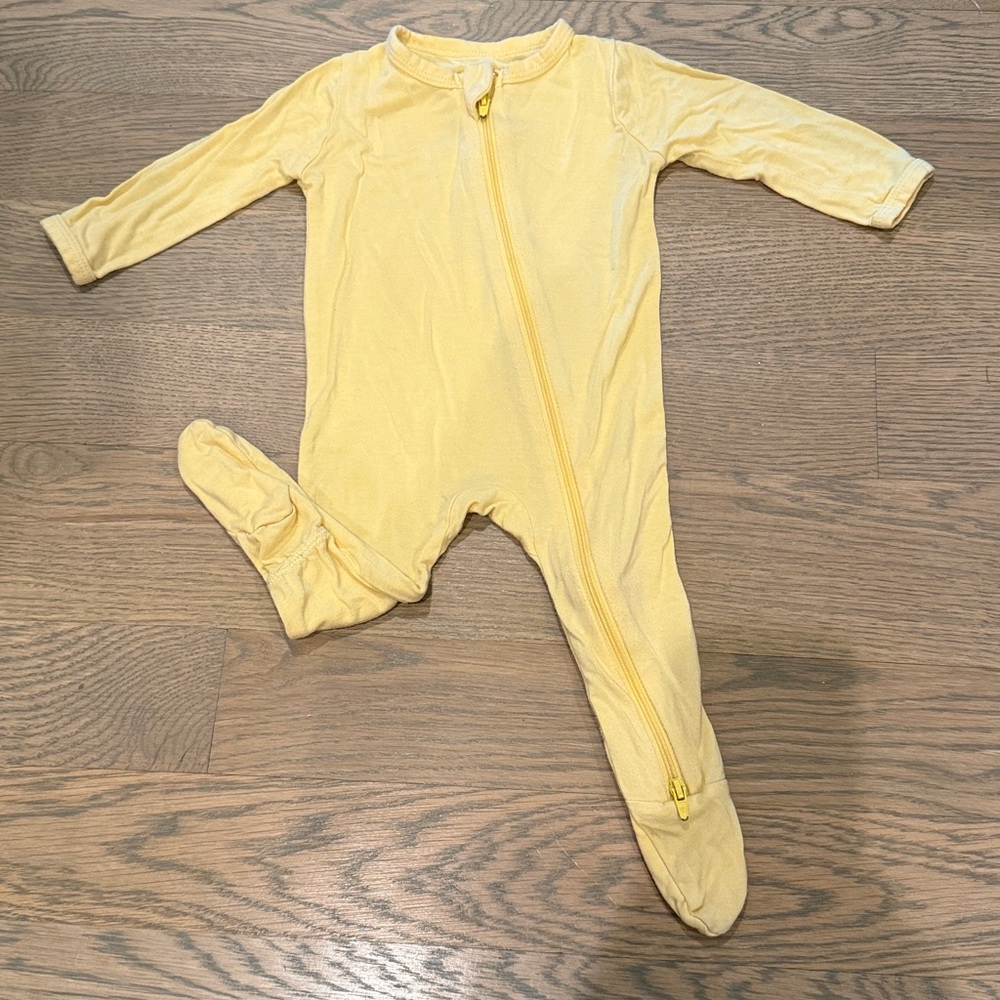 Kyte Baby yellow zippered footie romper